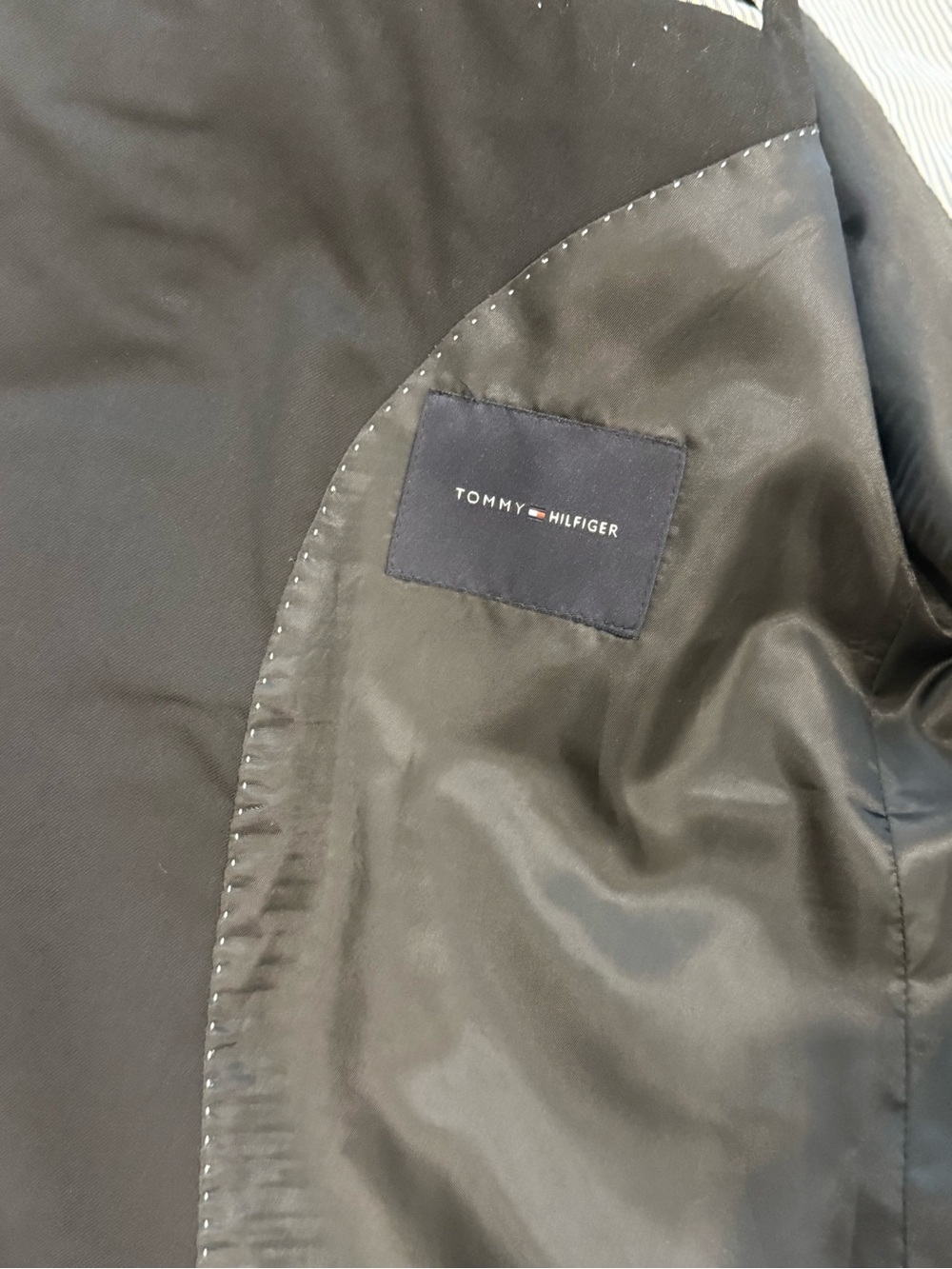 Tommy Hilfiger Men's Classic Black Two-Piece Suit Jacket & Pants - Picture 7 of 8